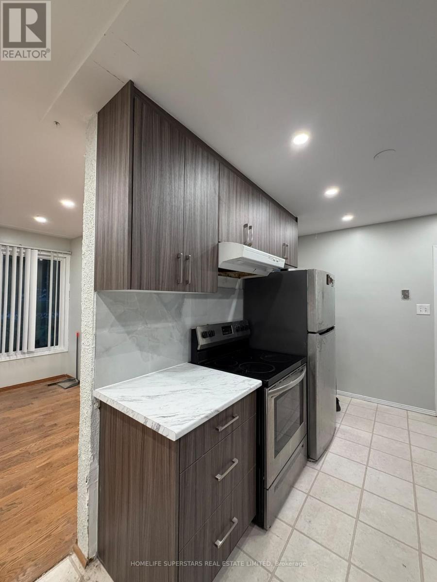 Upper Unit - 139 Macgregor Crescent, Waterloo, Ontario  N2J 3X2 - Photo 4 - X13769094