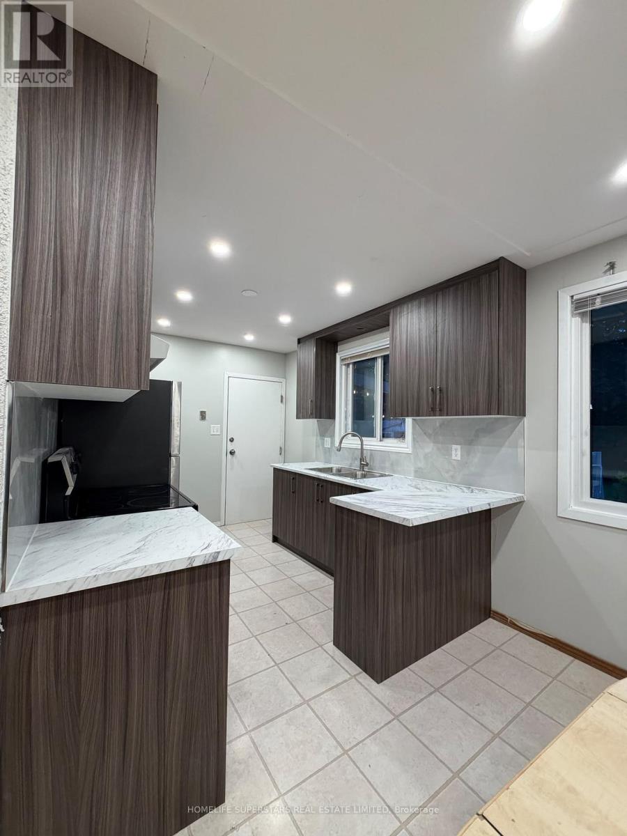 Upper Unit - 139 Macgregor Crescent, Waterloo, Ontario  N2J 3X2 - Photo 2 - X13769094