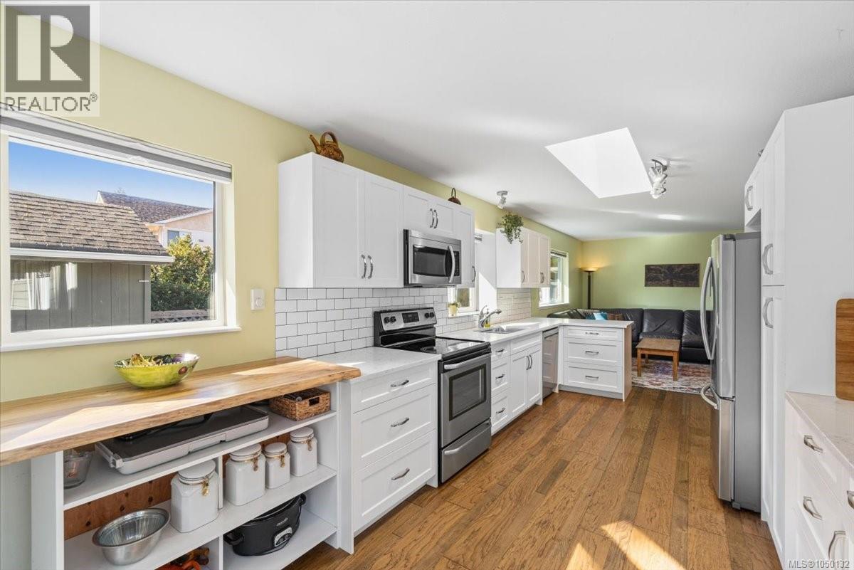 620 Spruce St, Qualicum Beach, British Columbia  V9K 1J1 - Photo 4 - 1050132