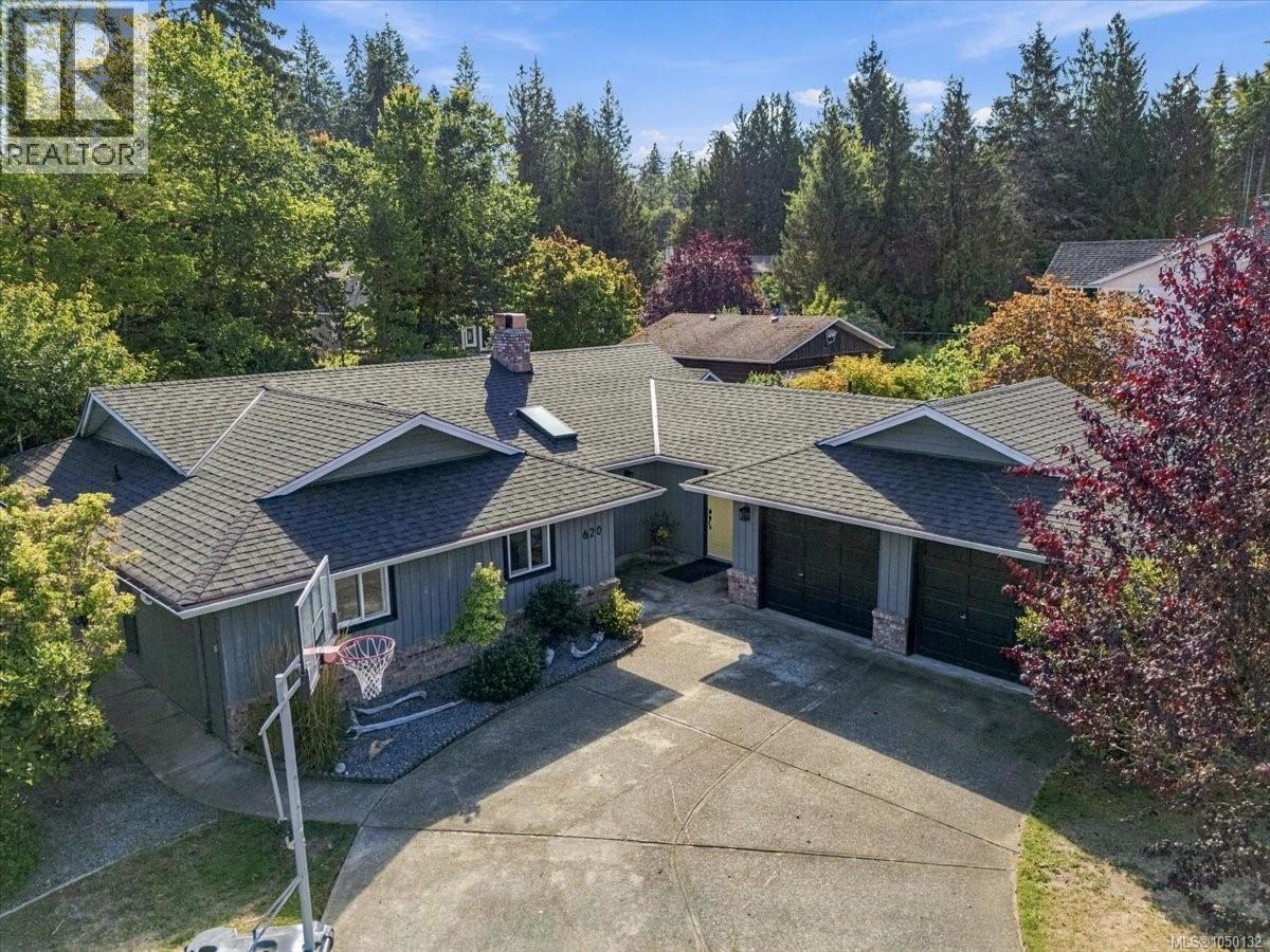 620 Spruce St, Qualicum Beach, British Columbia  V9K 1J1 - Photo 2 - 1050132