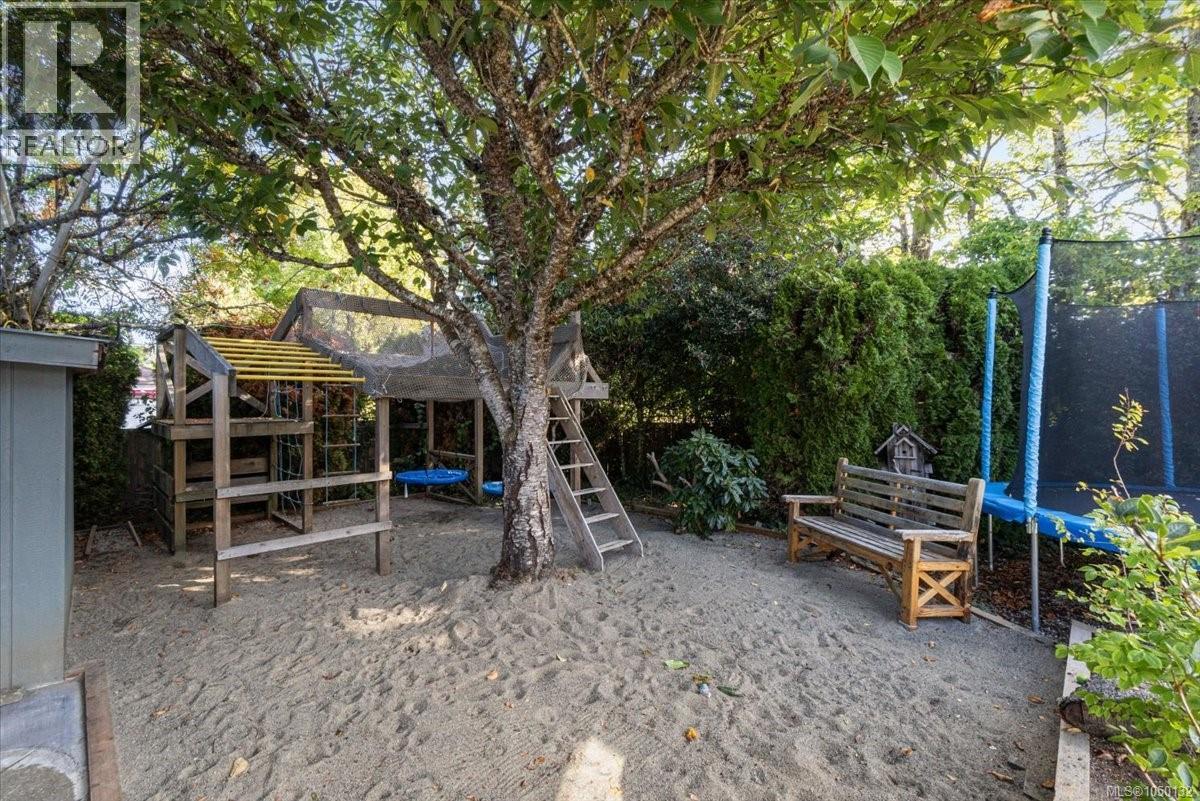 620 Spruce St, Qualicum Beach, British Columbia  V9K 1J1 - Photo 42 - 1050132