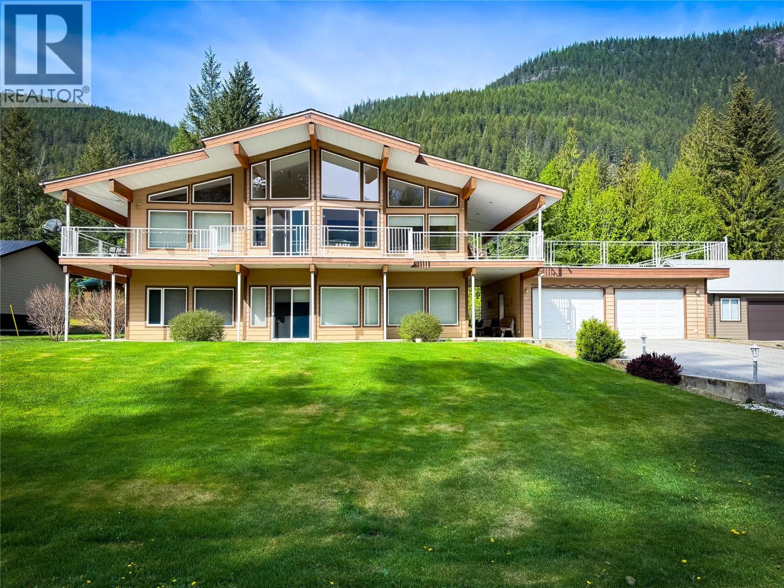 309 Kootenay Street, Lardeau, British Columbia V0G 1M0 - Photo 1 - 10386187