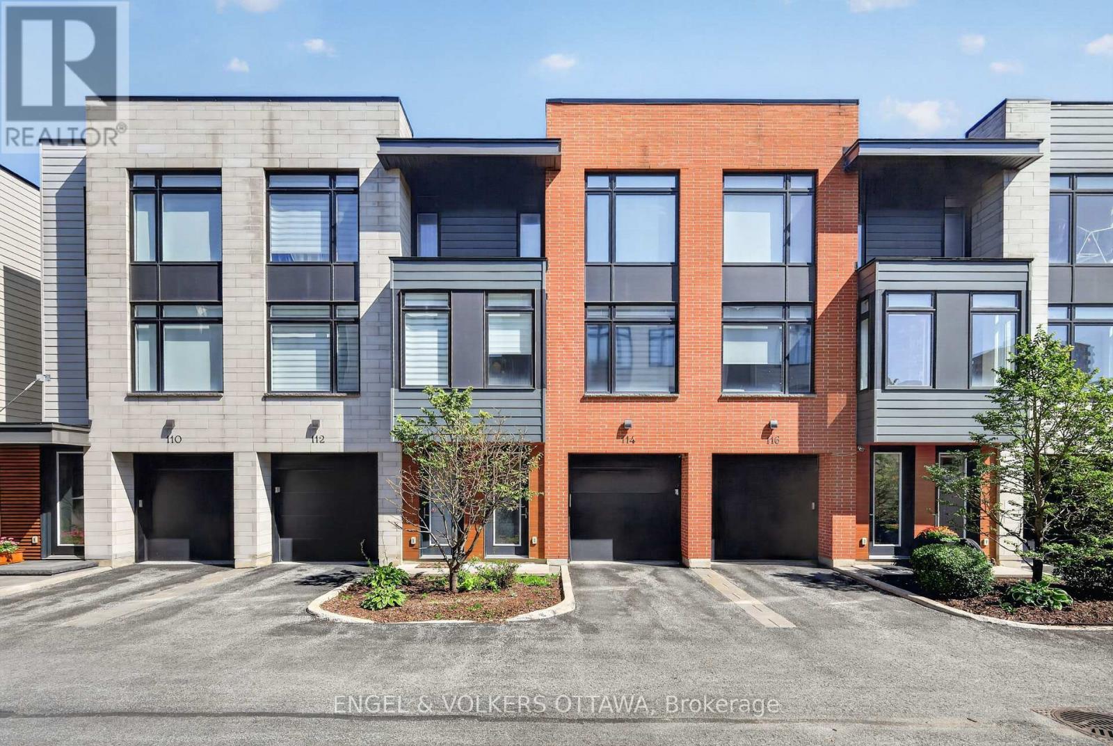 114 JEMRUSS PRIVATE, Ottawa, Ontario