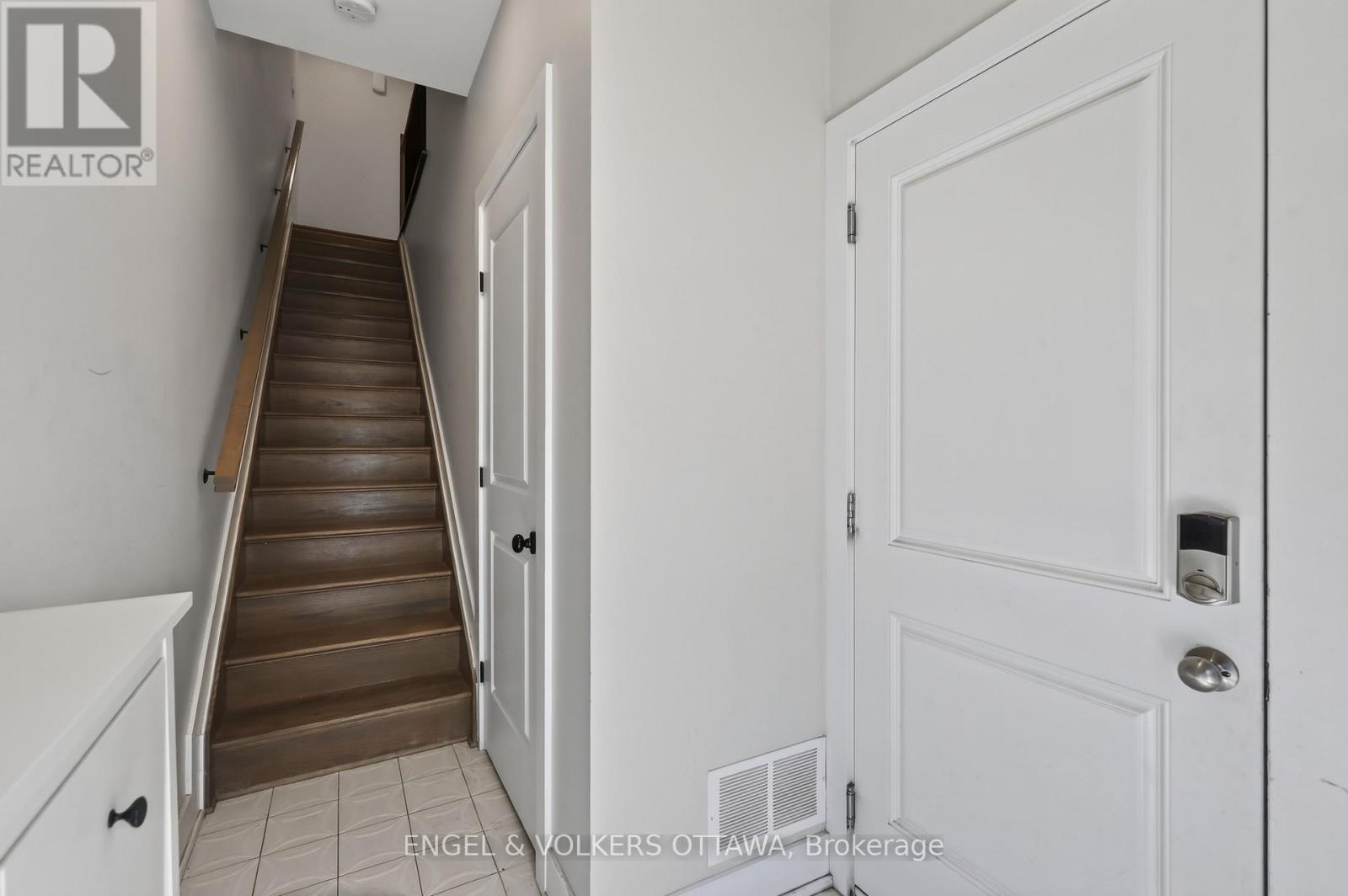114 Jemruss Private, Ottawa, Ontario  K1R 0B7 - Photo 5 - X13799706