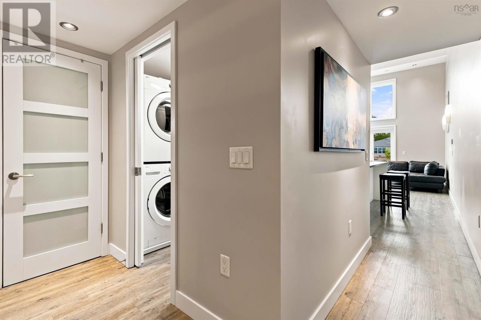 213 5662 Roberts Street photo 18