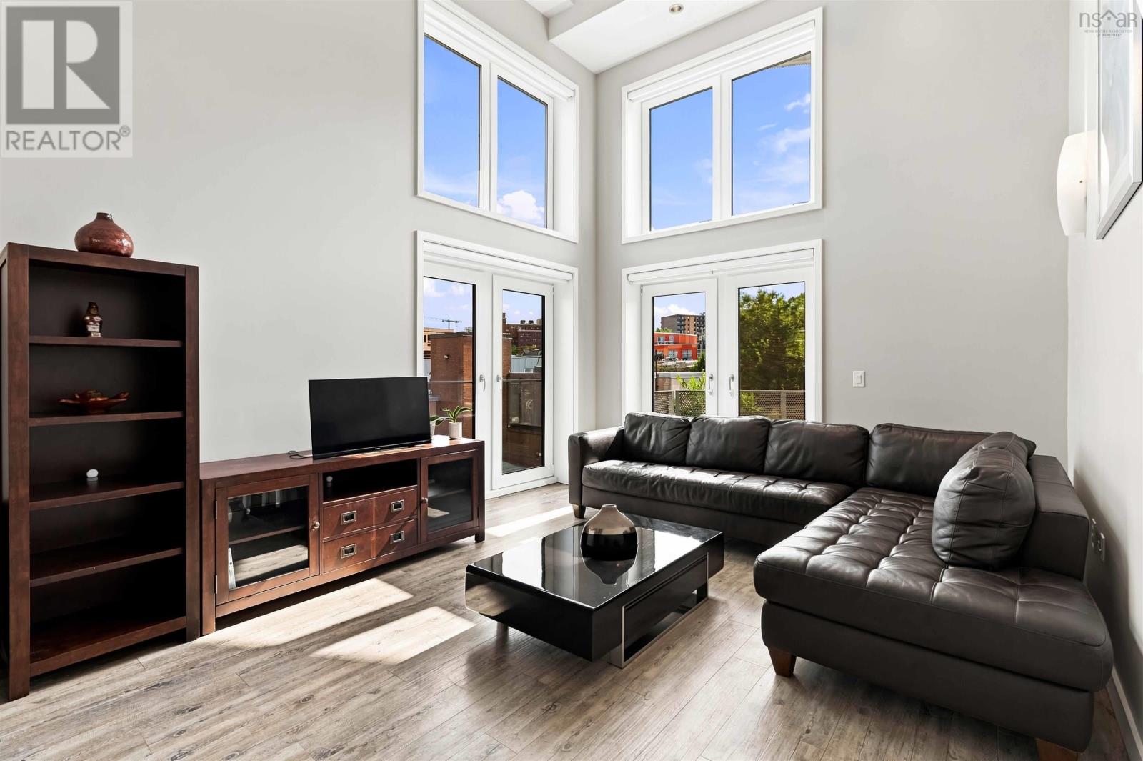 213 5662 Roberts Street photo 14