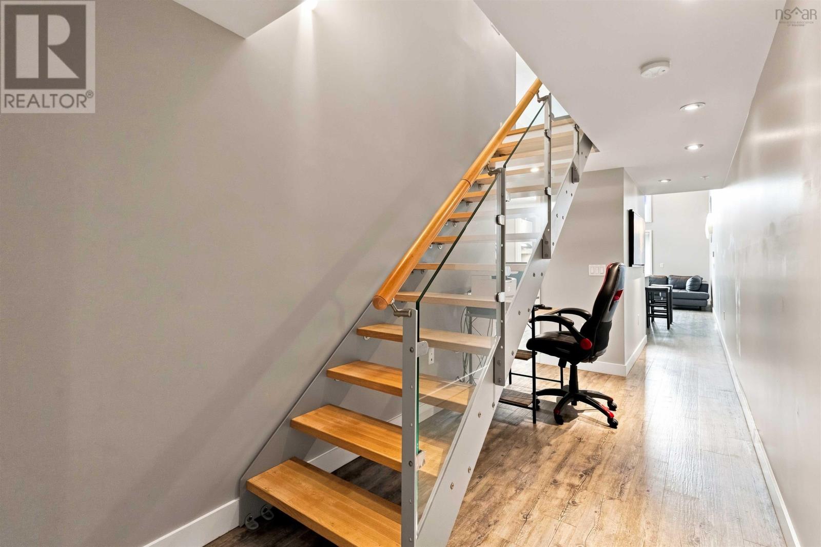 213 5662 Roberts Street photo 23