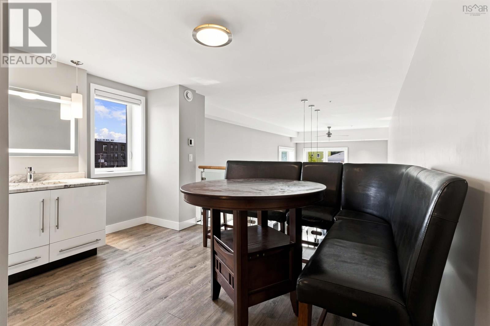 213 5662 Roberts Street photo 25