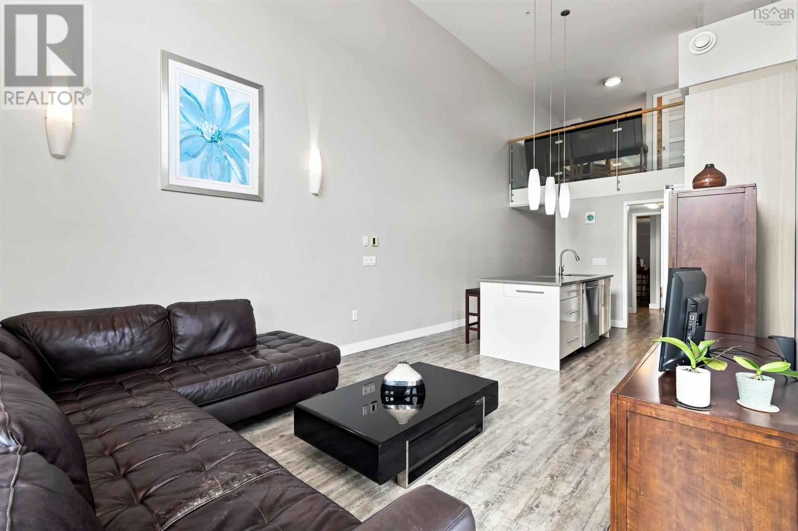 213 5662 Roberts Street photo 17