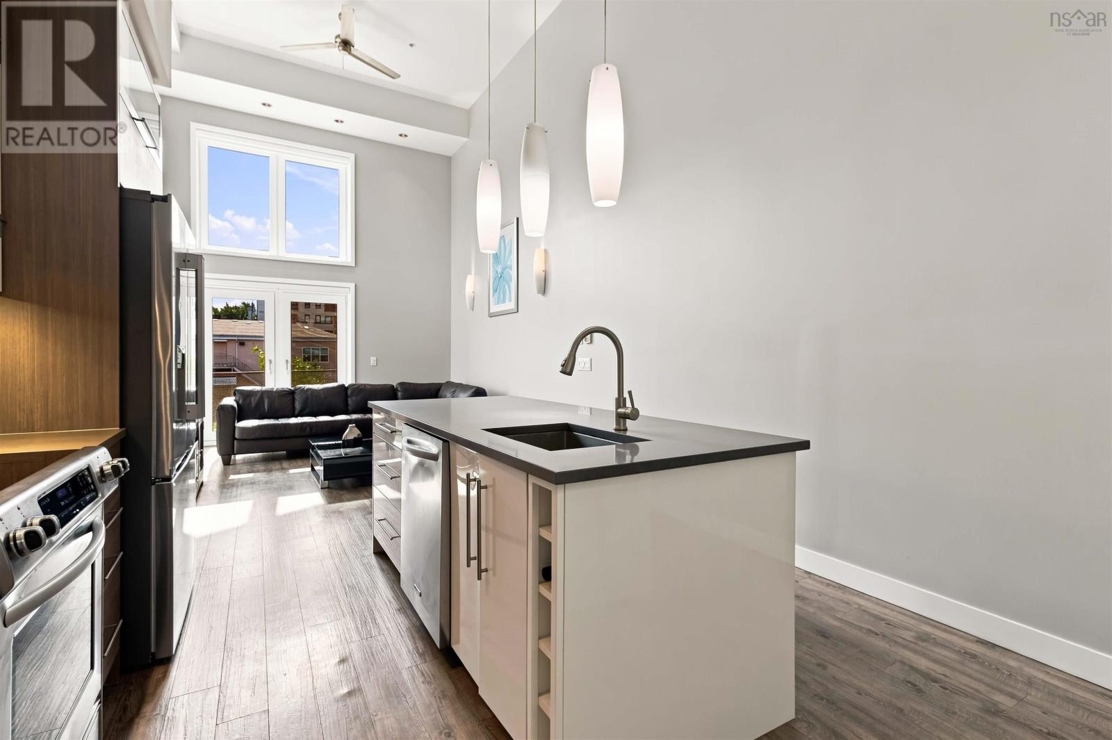 213 5662 Roberts Street photo 13