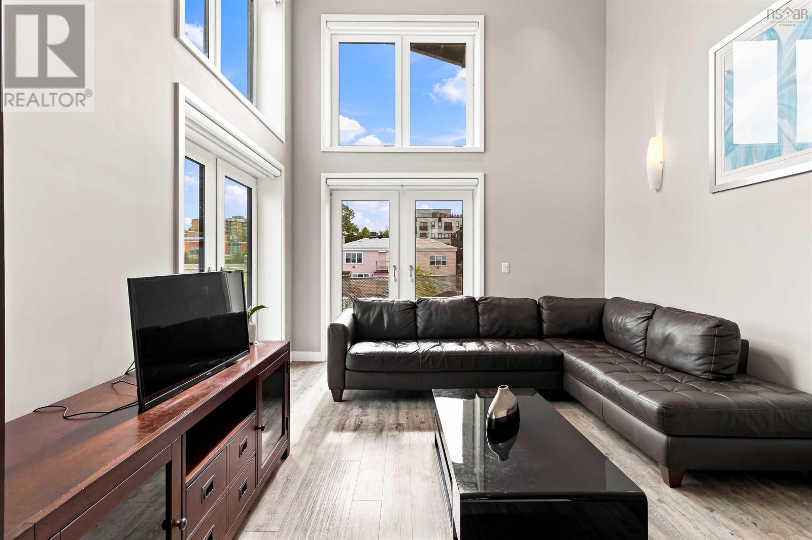 213 5662 Roberts Street photo 15
