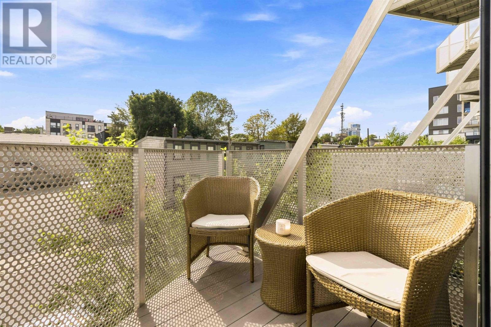 213 5662 Roberts Street photo 36