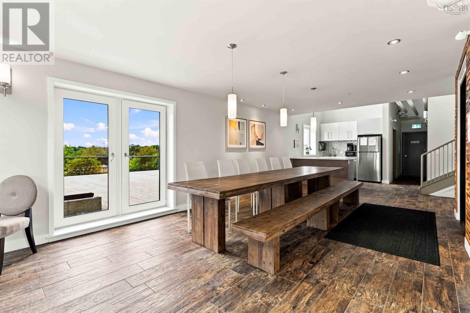 213 5662 Roberts Street photo 37