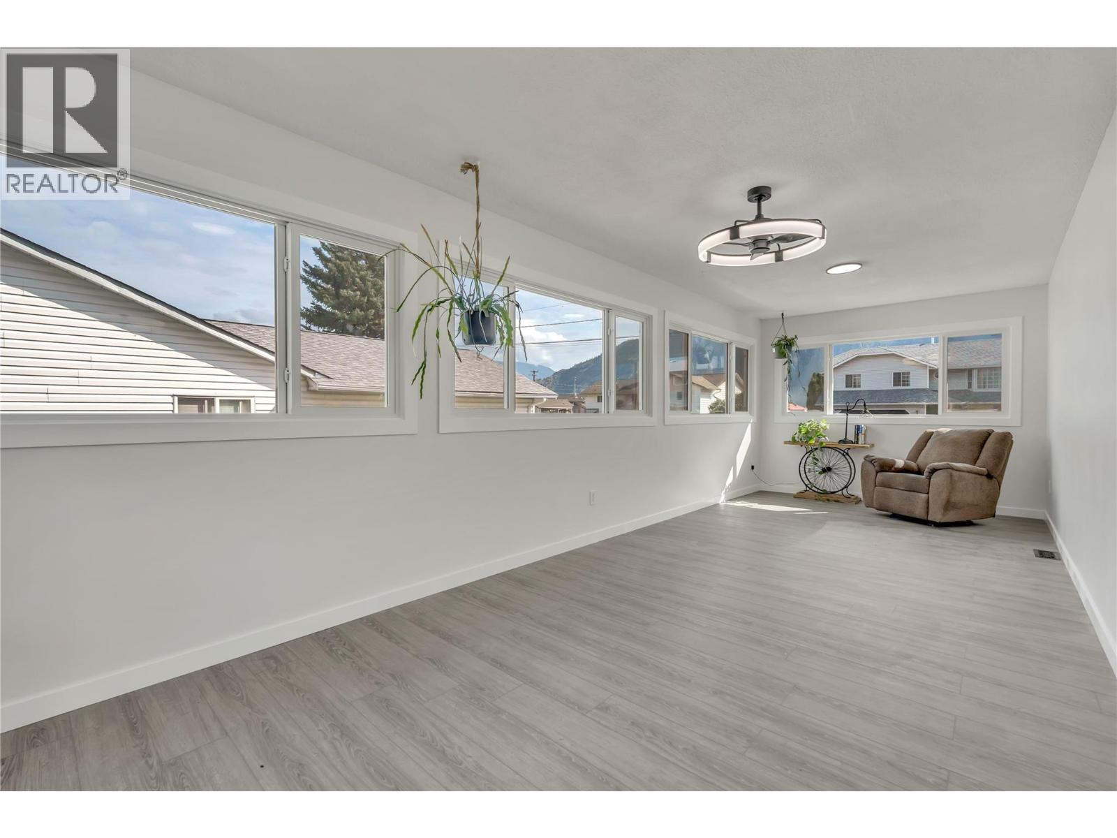 826 3rd Avenue, Keremeos, British Columbia  V0X 1N0 - Photo 9 - 10401086
