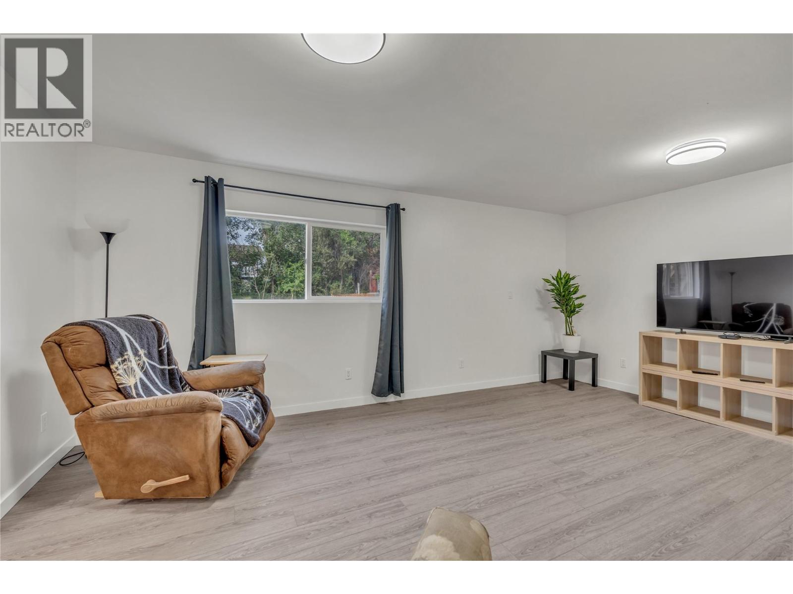 826 3rd Avenue, Keremeos, British Columbia  V0X 1N0 - Photo 34 - 10401086