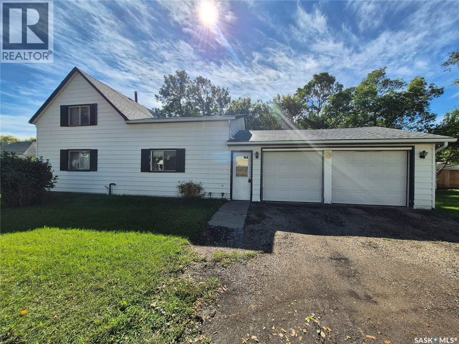 239 9th Street, Weyburn, Saskatchewan  S4H 1E9 - Photo 1 - SK048793