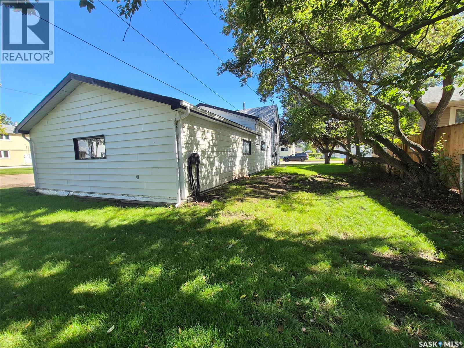 239 9th Street, Weyburn, Saskatchewan  S4H 1E9 - Photo 9 - SK048793