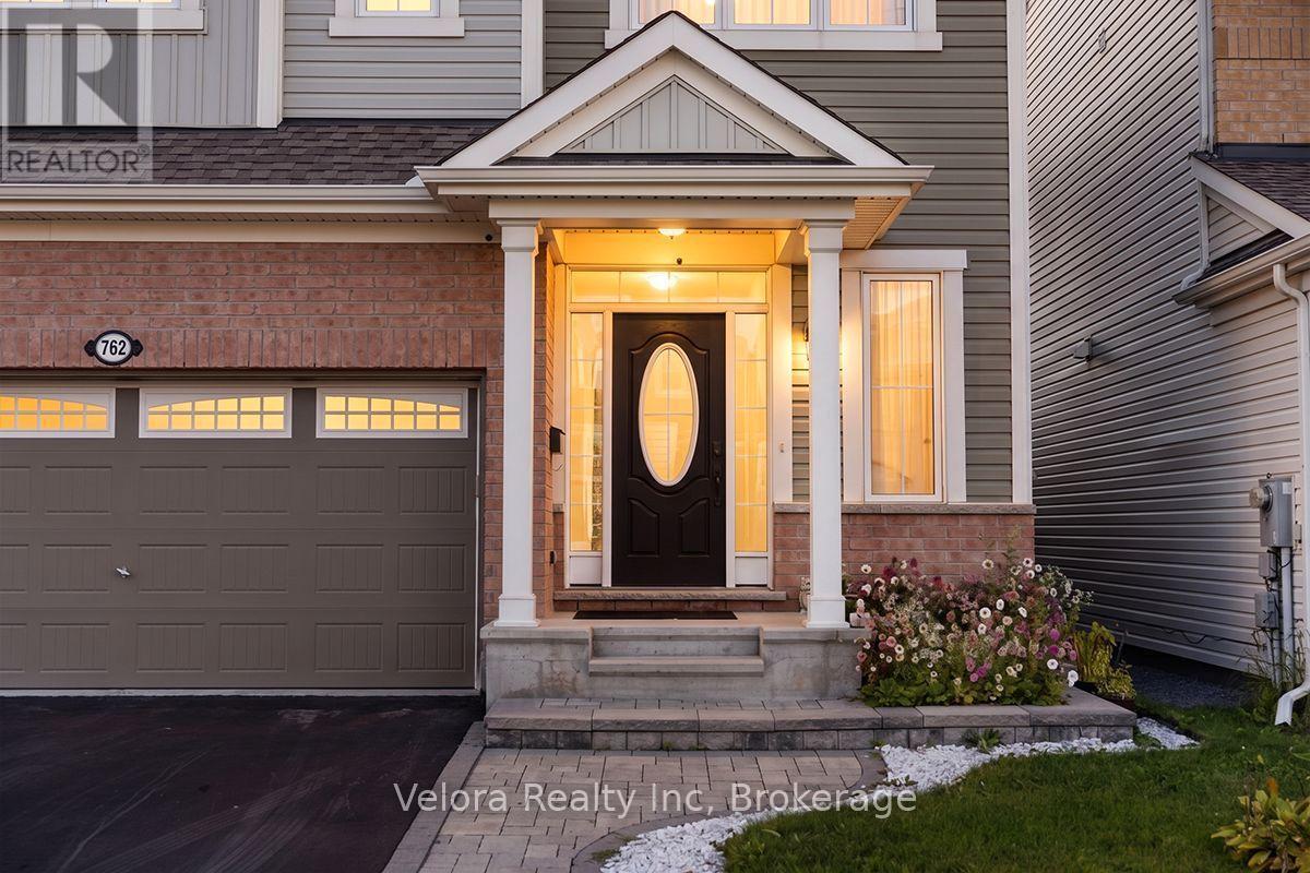 762 Rosehill Avenue, Ottawa, Ontario  K2S 0X2 - Photo 2 - X13799798