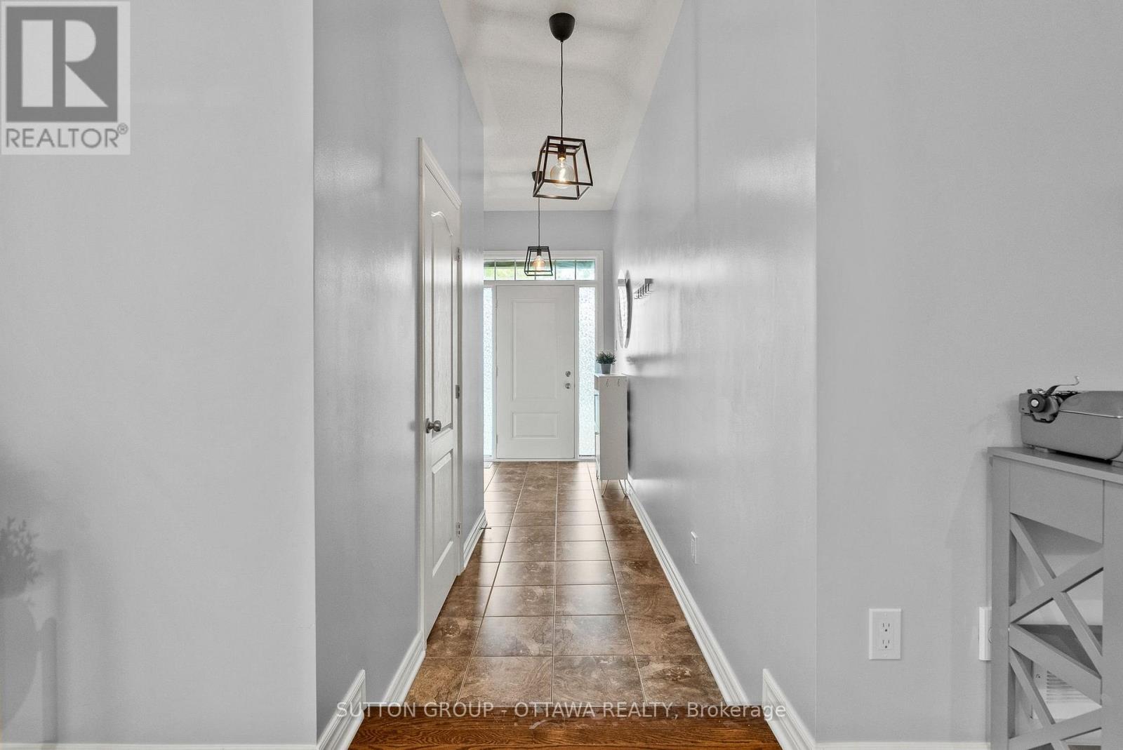 708 Hazelnut Crescent, Ottawa, Ontario  K1T 0K1 - Photo 5 - X13799804