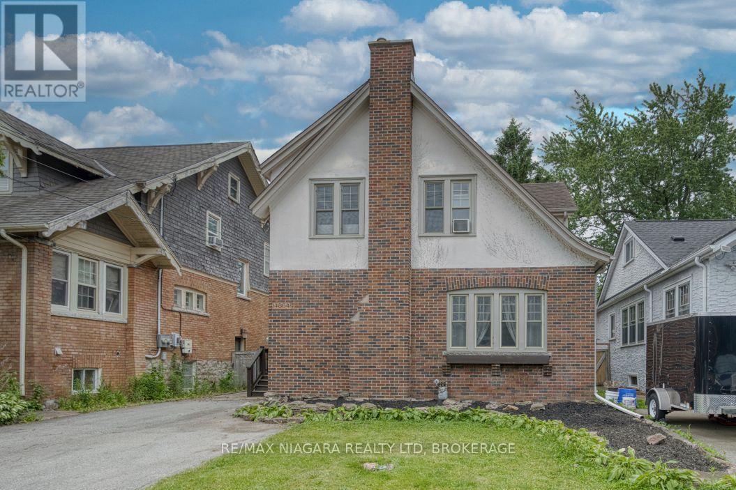 4864 Simcoe Street, Niagara Falls (Downtown), Ontario  L2E 1V9 - Photo 1 - X13799882