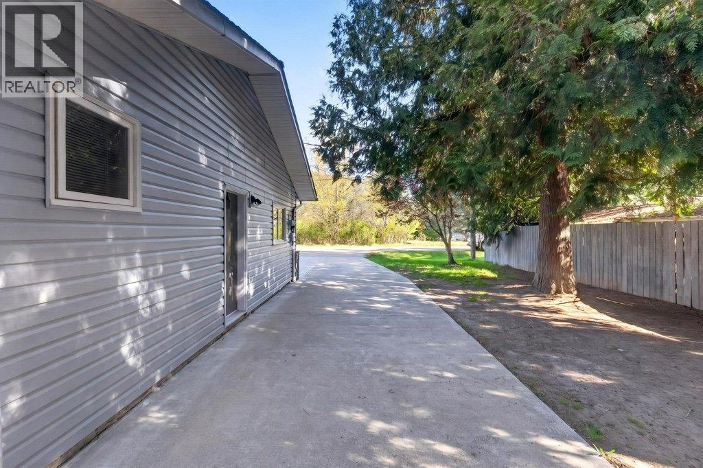 617 Pine Street, Sicamous, British Columbia  V0E 2V0 - Photo 63 - 10385338