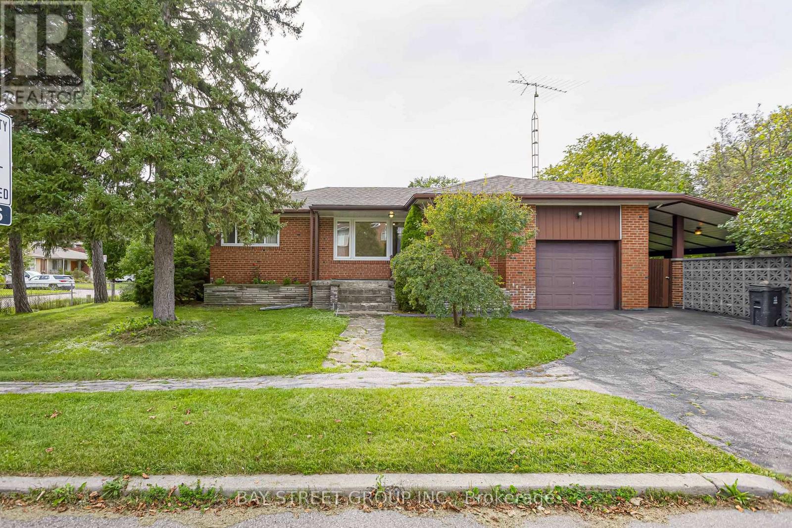 260 Moore Park Avenue, Toronto, Ontario  M2M 1N6 - Photo 1 - C13799878