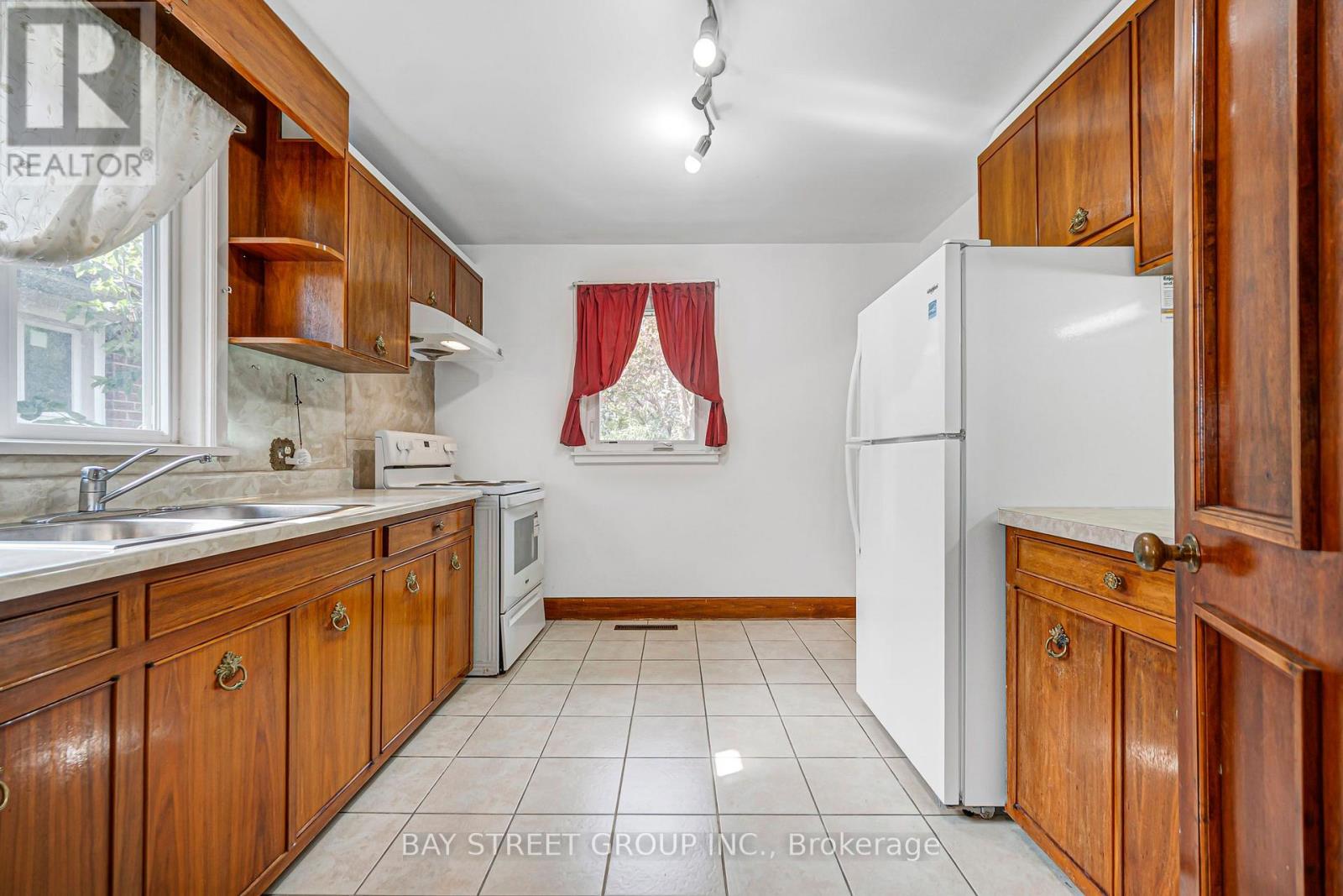 260 Moore Park Avenue, Toronto, Ontario  M2M 1N6 - Photo 10 - C13799878