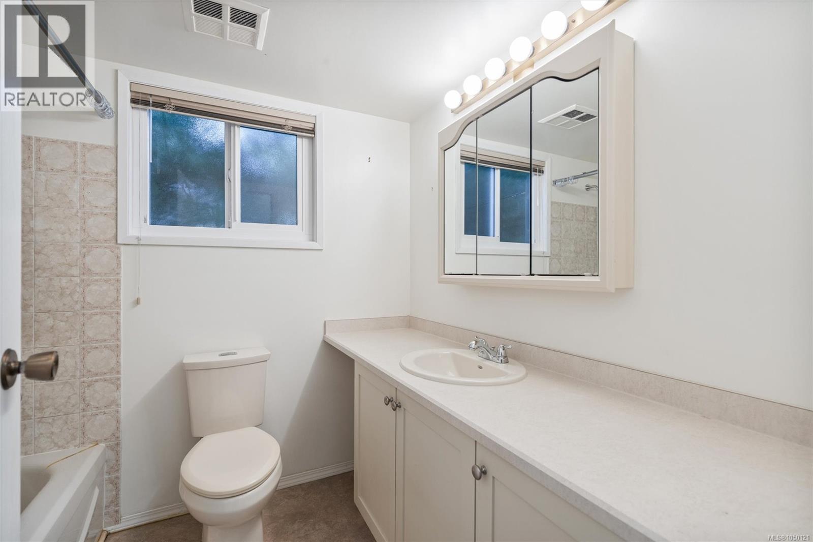 4 1184 Clarke Rd, Central Saanich, British Columbia V8N 2C3 - Photo 24 - 1050121