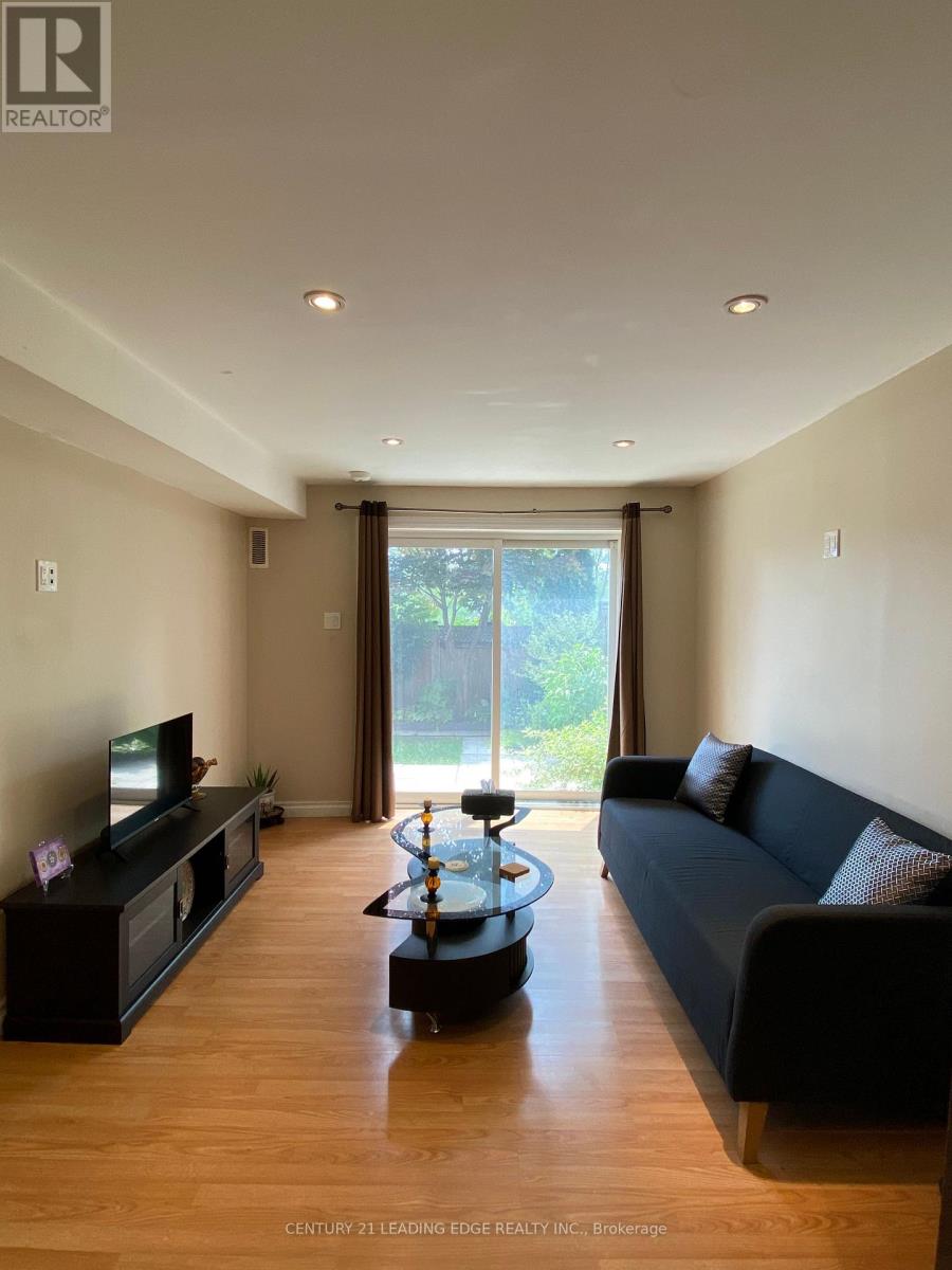 Bsmt - 24 Dairy Drive, Toronto (Clairlea-Birchmount), Ontario  M1L 0G2 - Photo 2 - E13799880