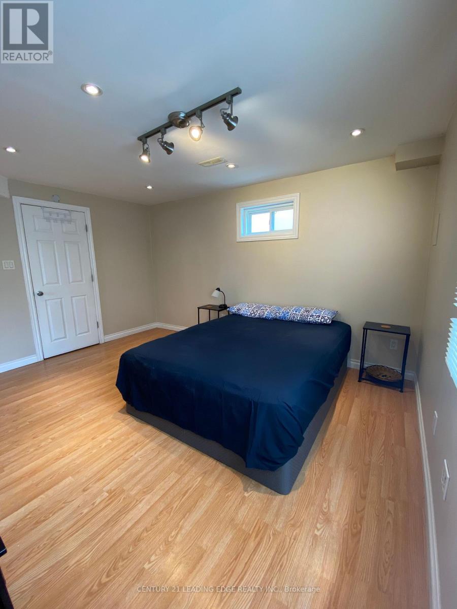 Bsmt - 24 Dairy Drive, Toronto (Clairlea-Birchmount), Ontario  M1L 0G2 - Photo 8 - E13799880