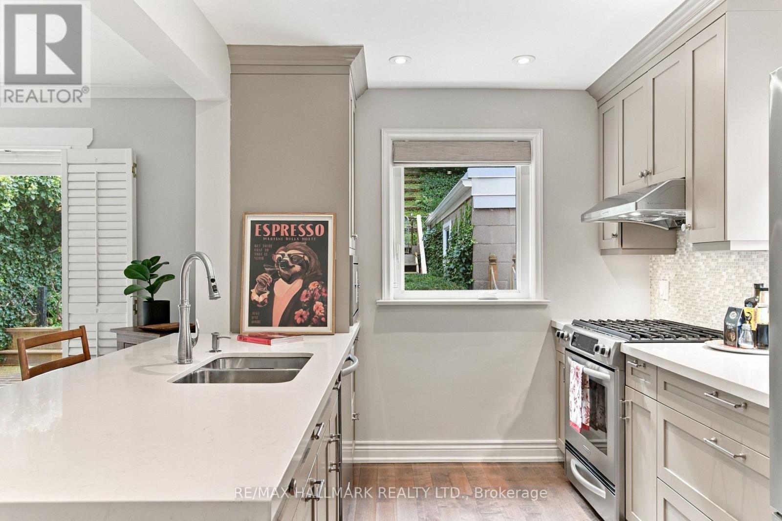 35 Love Crescent, Toronto, Ontario  M4E 1V6 - Photo 18 - E13799896