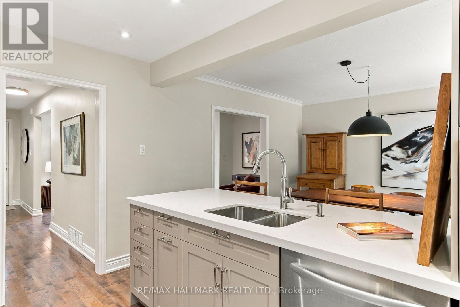 35 Love Crescent, Toronto, Ontario  M4E 1V6 - Photo 19 - E13799896
