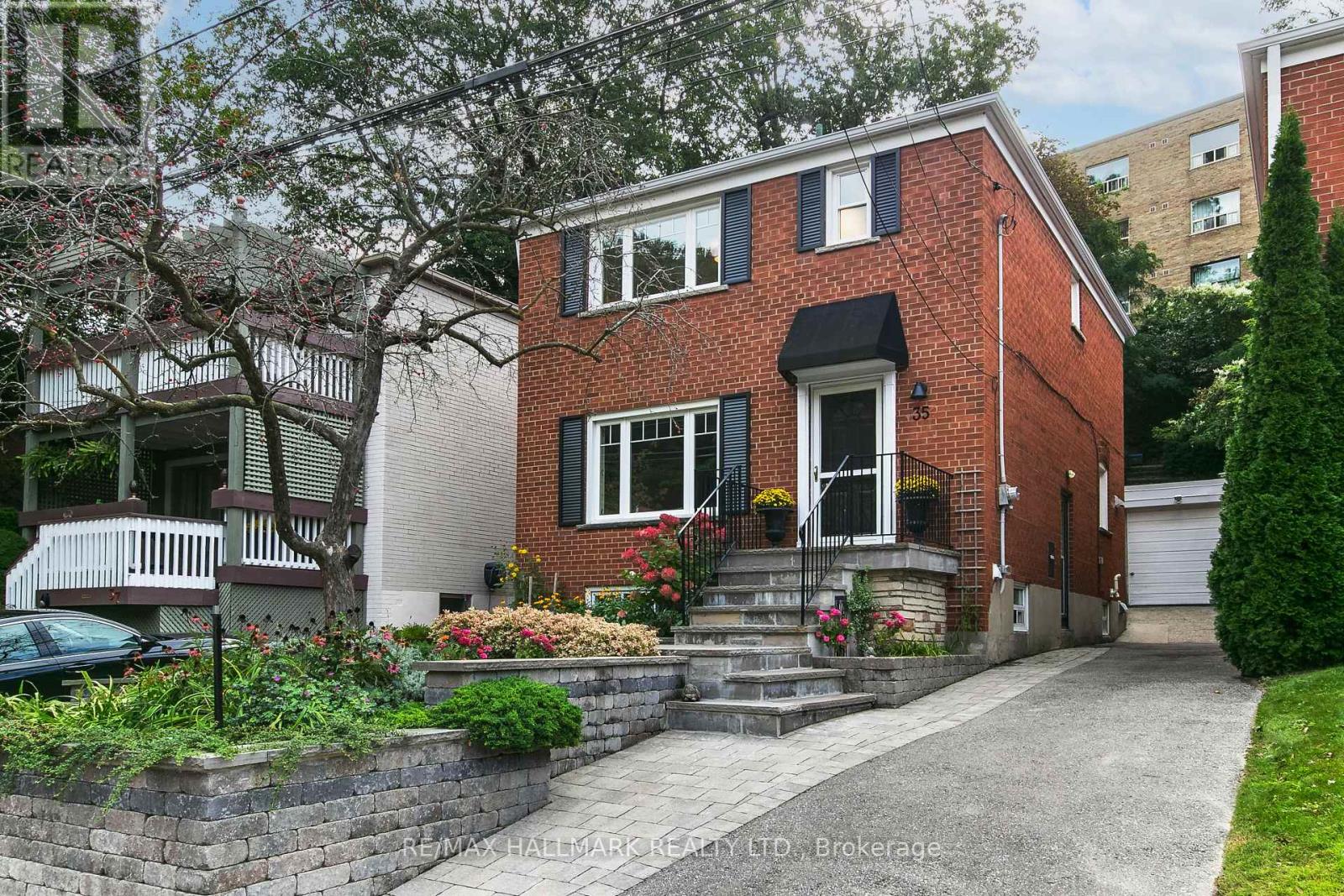 35 Love Crescent, Toronto, Ontario  M4E 1V6 - Photo 2 - E13799896