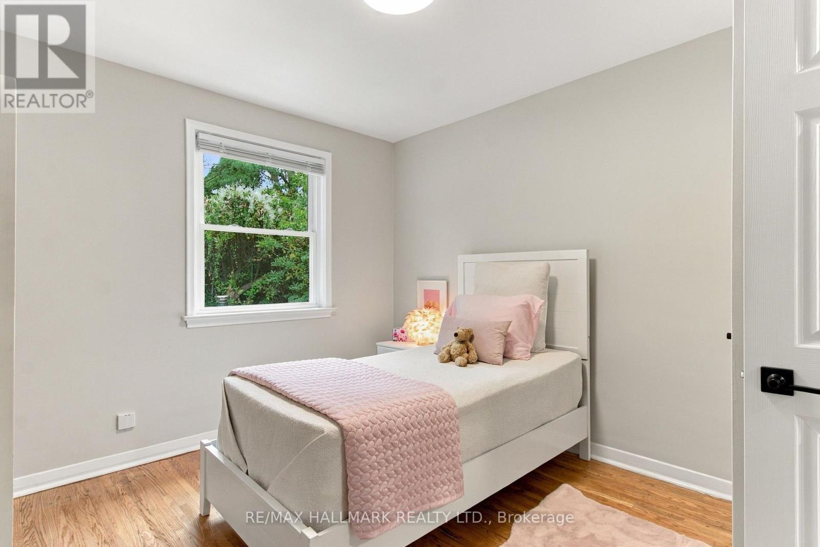 35 Love Crescent, Toronto, Ontario  M4E 1V6 - Photo 27 - E13799896