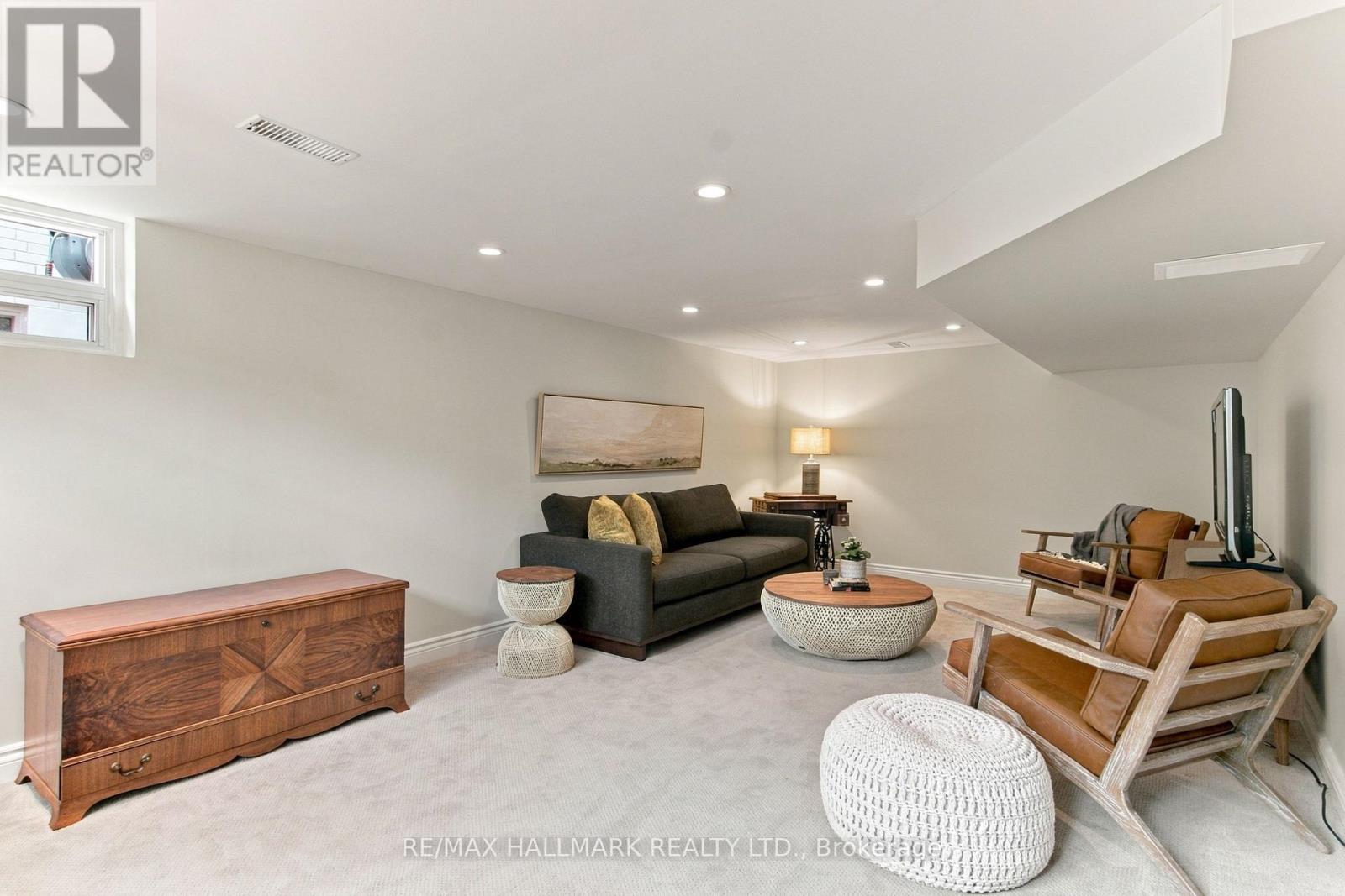35 Love Crescent, Toronto, Ontario  M4E 1V6 - Photo 34 - E13799896