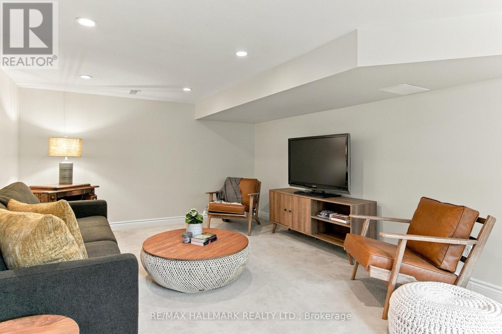 35 Love Crescent, Toronto, Ontario  M4E 1V6 - Photo 36 - E13799896
