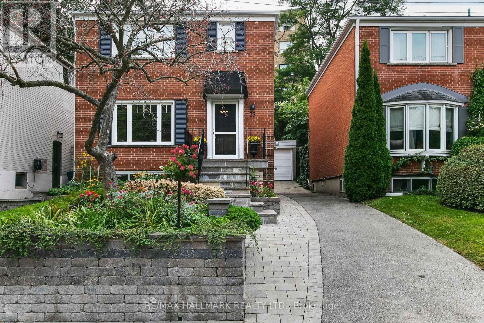 35 Love Crescent, Toronto, Ontario  M4E 1V6 - Photo 4 - E13799896