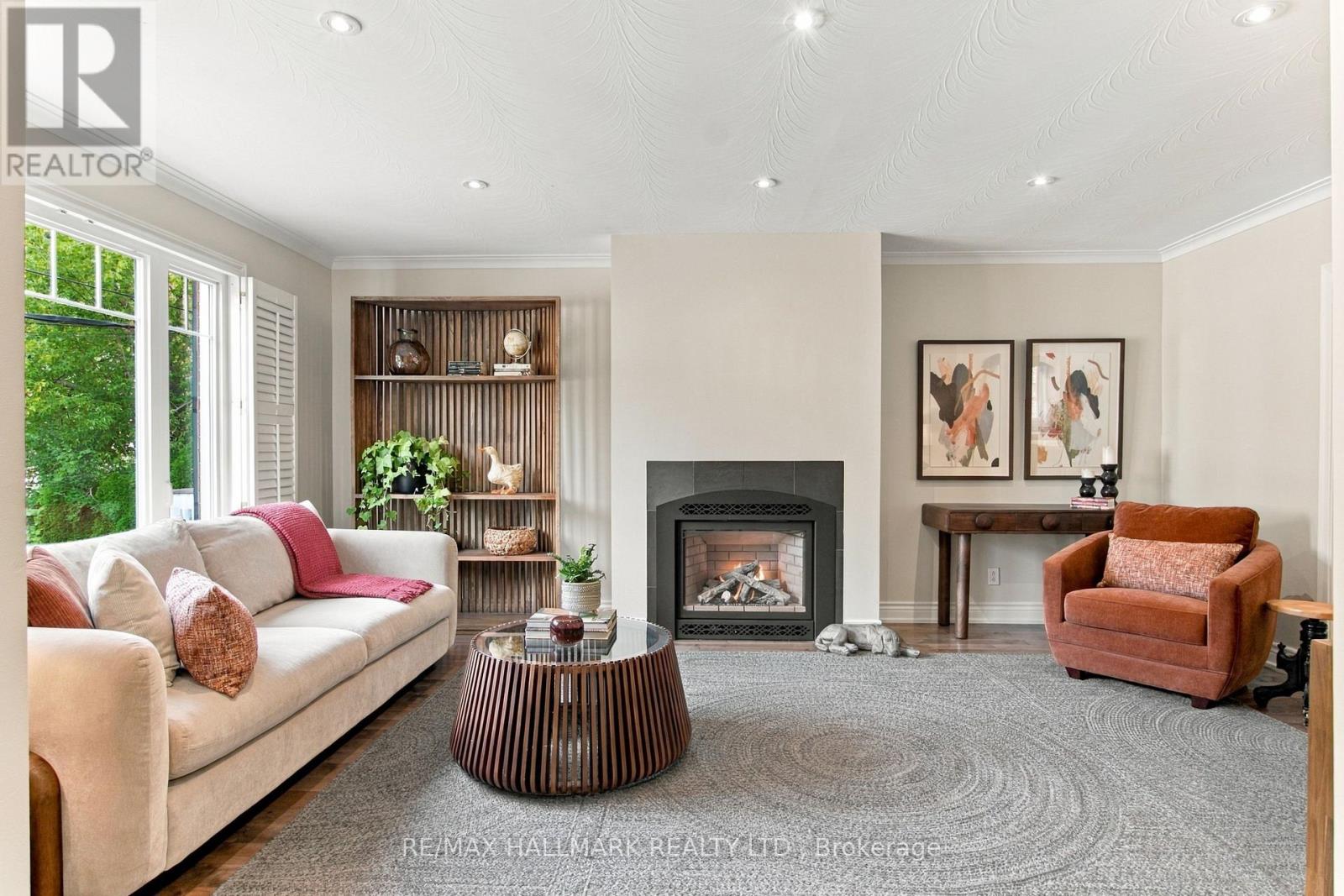 35 Love Crescent, Toronto, Ontario  M4E 1V6 - Photo 6 - E13799896