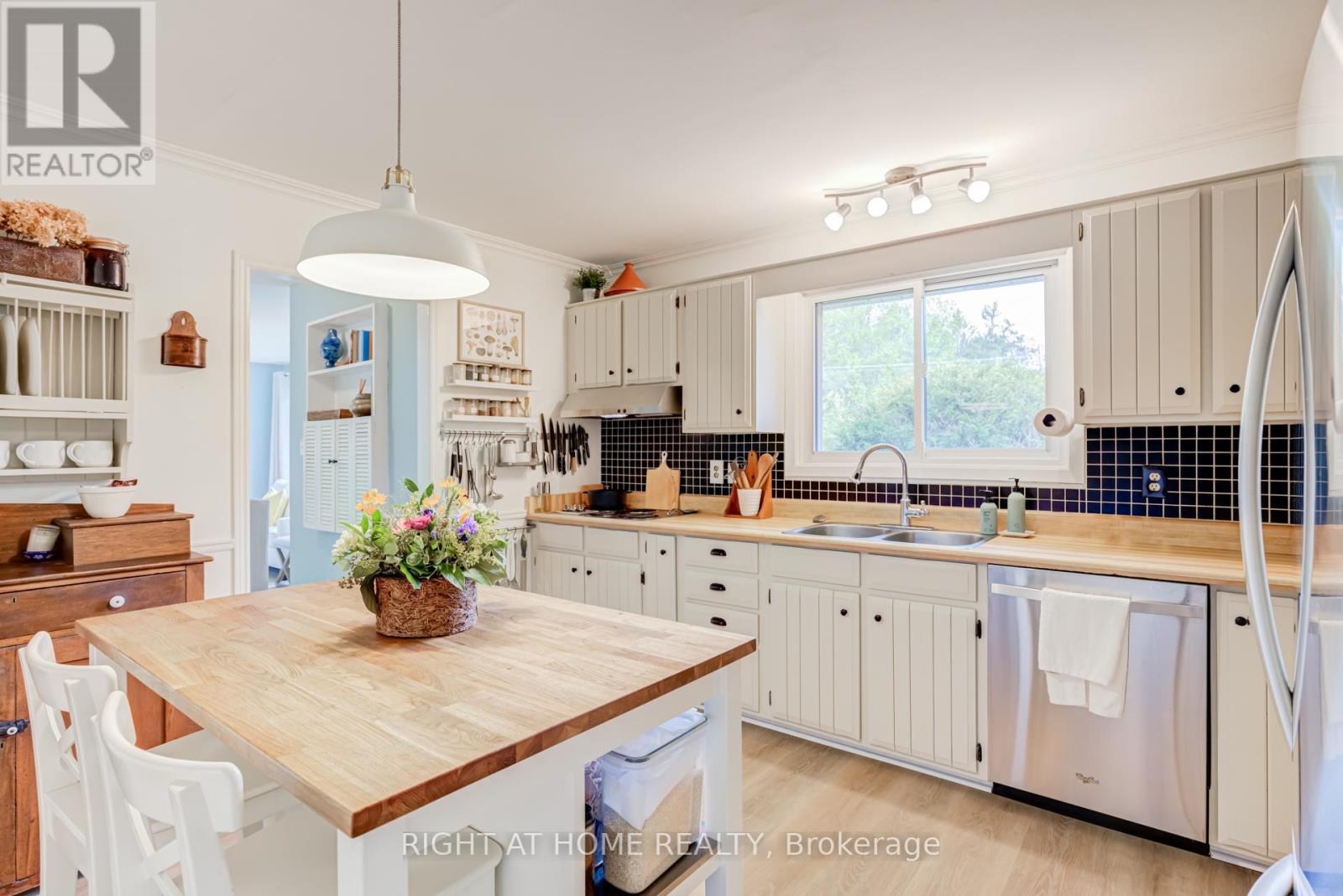 15 Wattie Road, Springwater, Ontario  L9X 0P8 - Photo 7 - S13799854