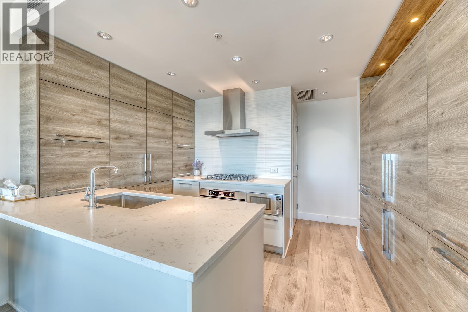 809 7303 Noble Lane, Burnaby, British Columbia  V3N 0H2 - Photo 3 - R3166183