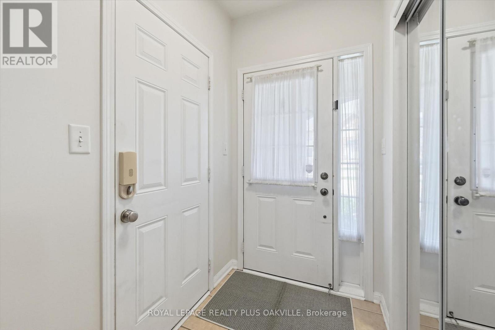 4080 Donnic Drive, Burlington, Ontario  L7M 0A5 - Photo 4 - W13799820