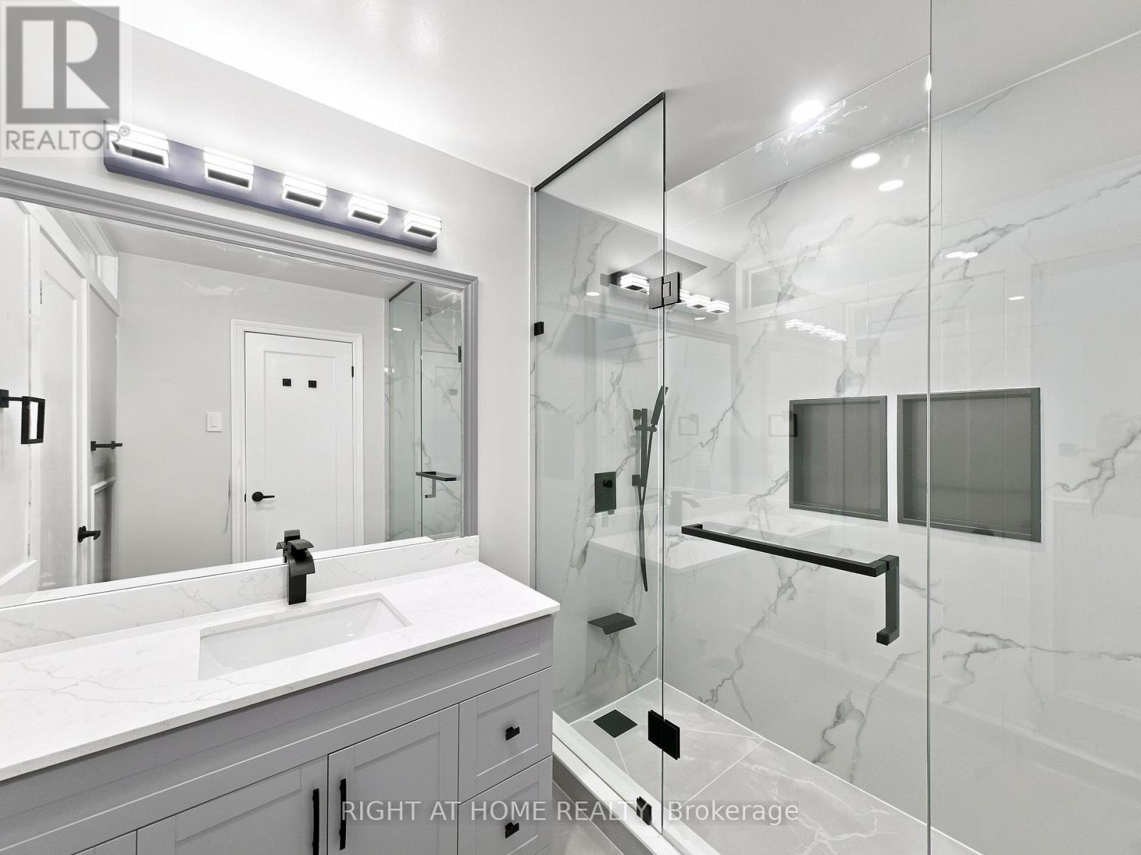 1530 Portsmouth Place, Mississauga, Ontario  L5M 7W1 - Photo 13 - W13799872