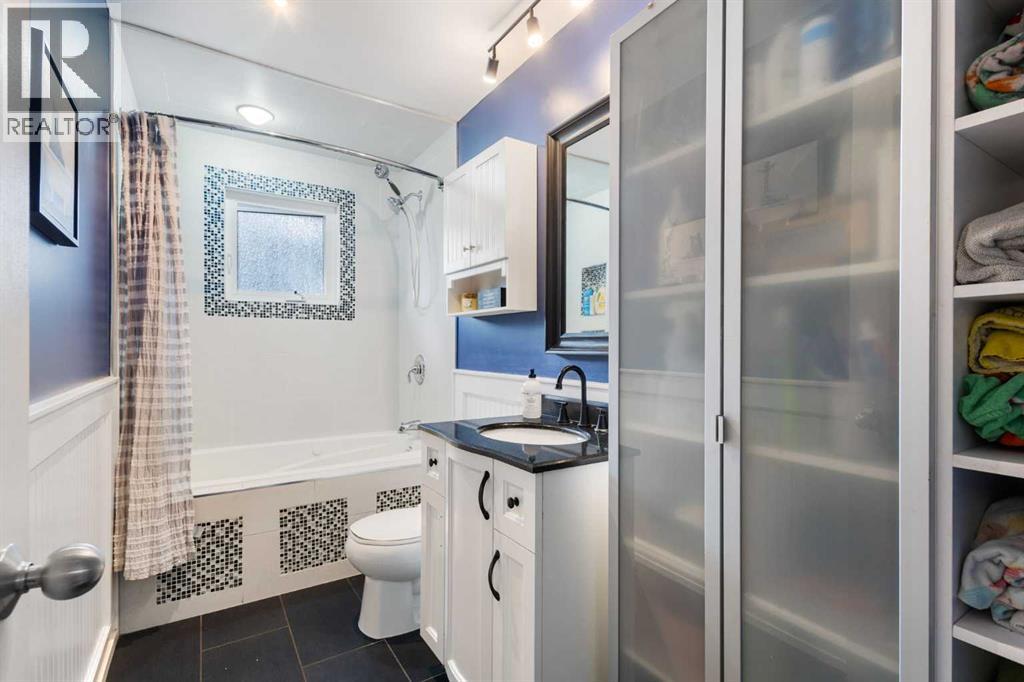 723 Canfield Place Sw, Calgary, Alberta  T2W 1K7 - Photo 15 - A2345745