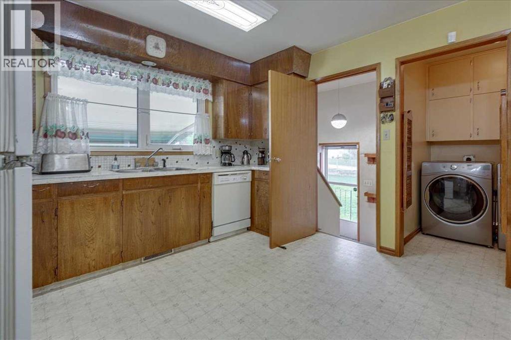 5005 42a Street Close, Ponoka, Alberta  T4J 1M3 - Photo 10 - A2344863