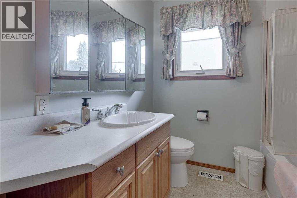 5005 42a Street Close, Ponoka, Alberta  T4J 1M3 - Photo 14 - A2344863