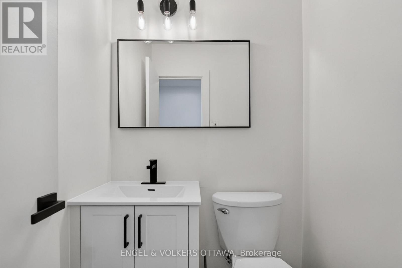 1304 Morrison Drive, Ottawa, Ontario  K2H 7L9 - Photo 4 - X13799916