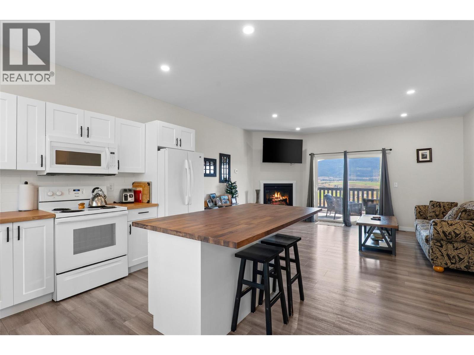 2743 Grandview Heights, Merritt, British Columbia  V1K 1R1 - Photo 3 - 10401134