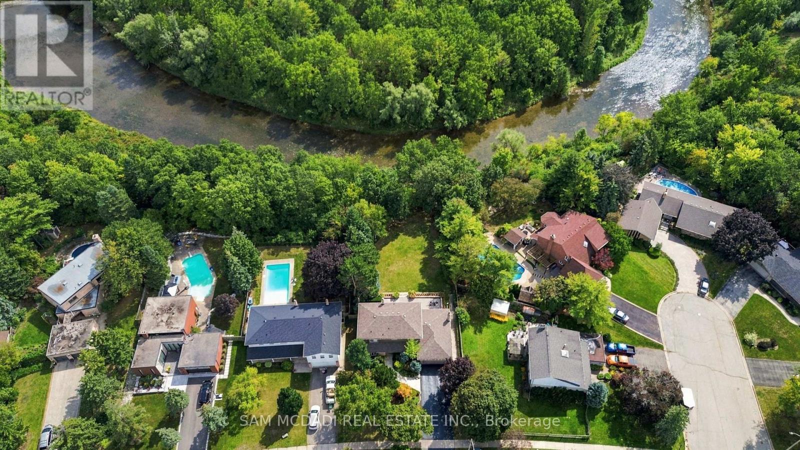 21 KENNINGHALL BOULEVARD, Mississauga, Ontario