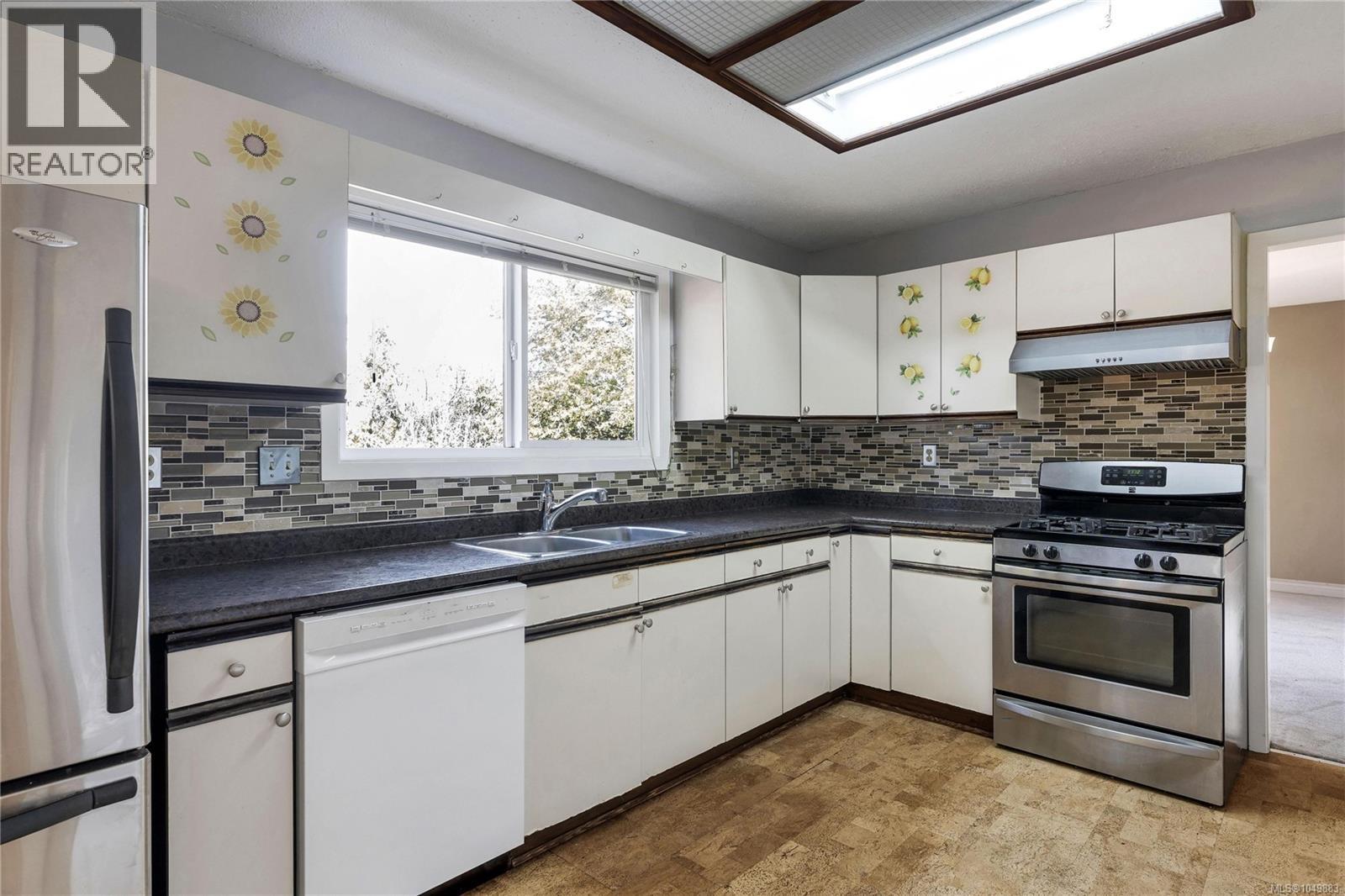 1634 Tasco Close, Saanich, British Columbia  V8N 5P2 - Photo 10 - 1049883