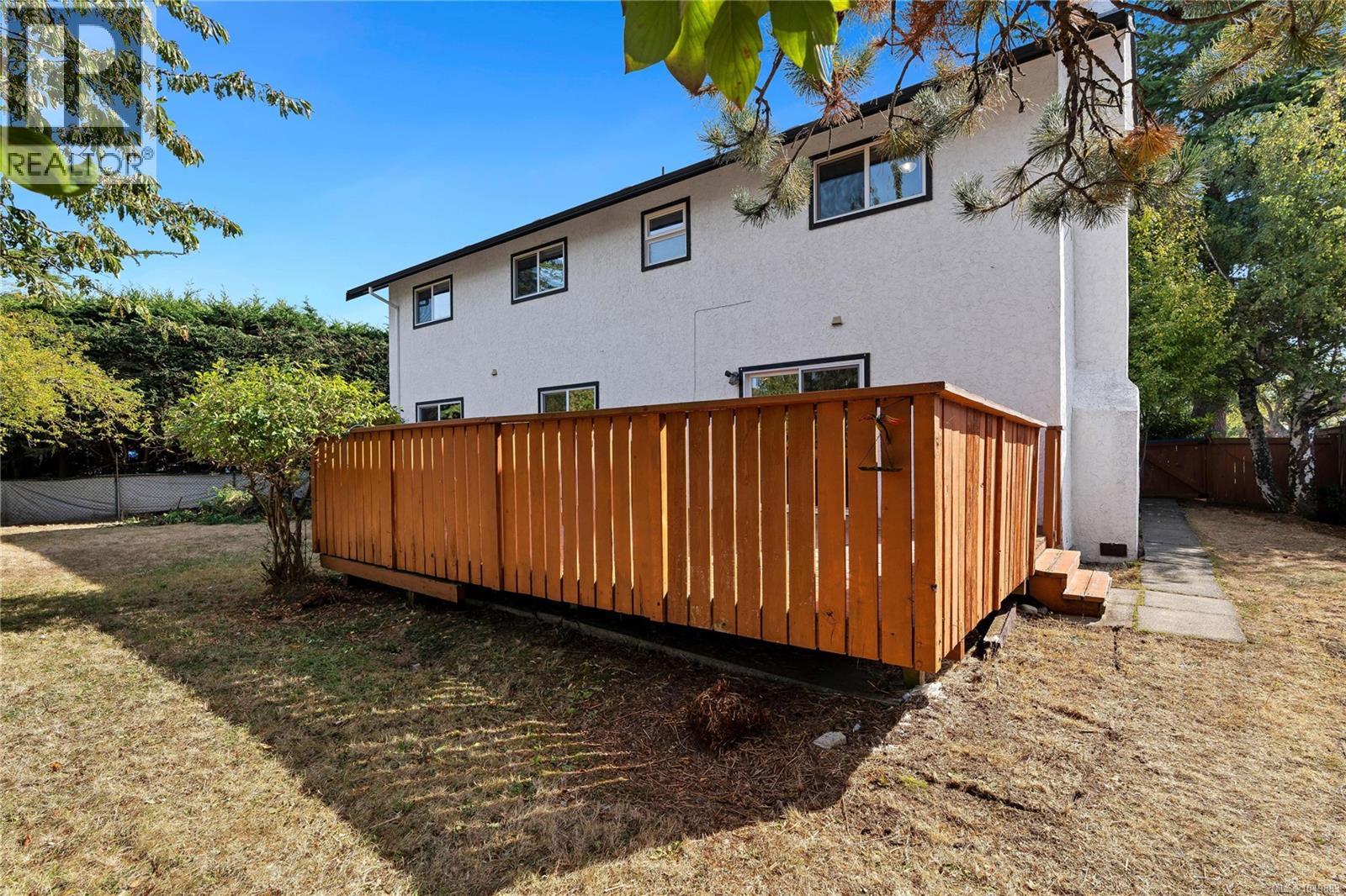 1634 Tasco Close, Saanich, British Columbia  V8N 5P2 - Photo 38 - 1049883